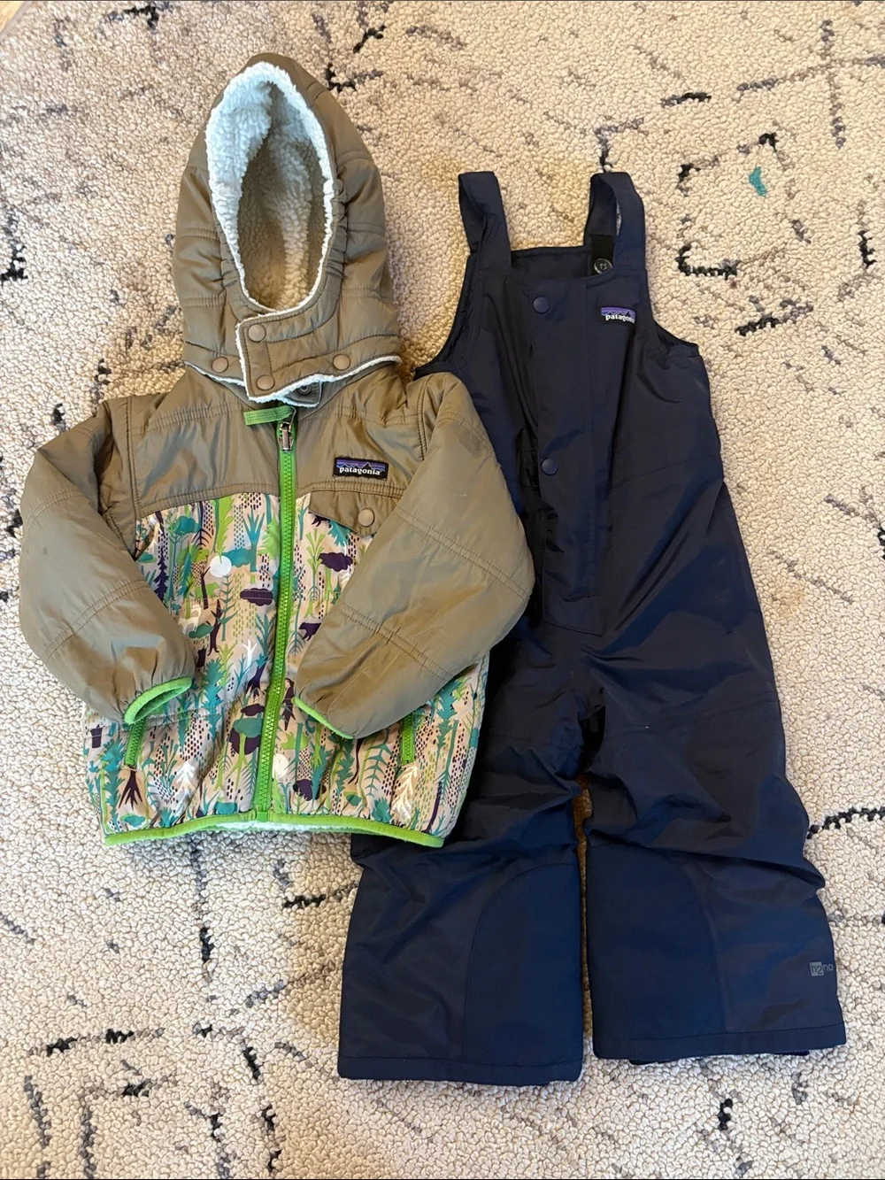 Patagonia Baby/Toddler Snow Set Jacket + Bibs 2T Forest Print